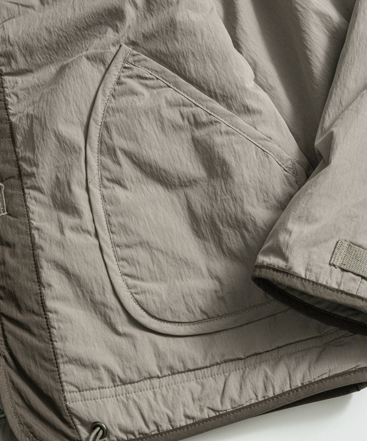 비헤비어(BEHEAVYER) REVERSIBLE MIL LINER JACKET sage/greige