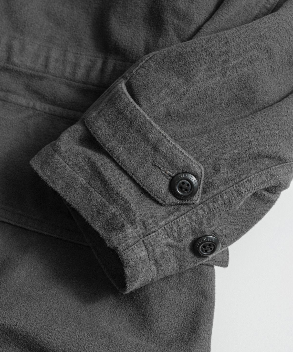 비헤비어(BEHEAVYER) SOFT MOLESKIN M59 MIL COAT charcoal