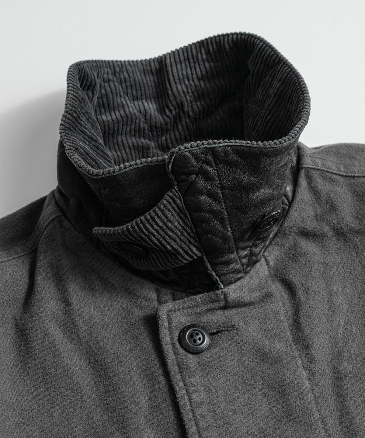 비헤비어(BEHEAVYER) SOFT MOLESKIN M59 MIL COAT charcoal