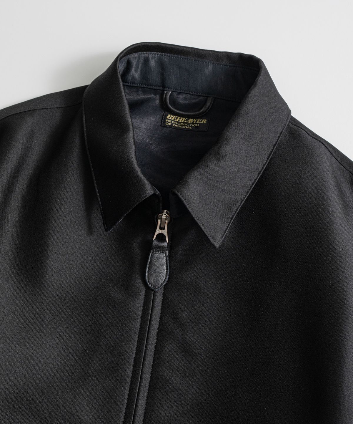 비헤비어(BEHEAVYER) SILK WOOL ZIP BLOUSON satin black