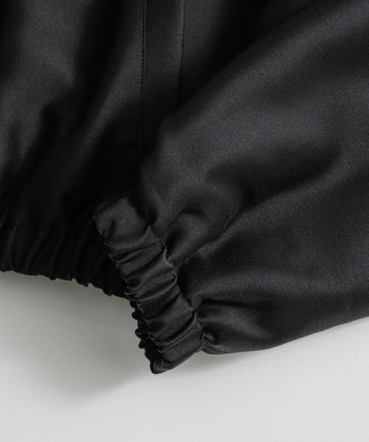 비헤비어(BEHEAVYER) SILK WOOL ZIP BLOUSON satin black