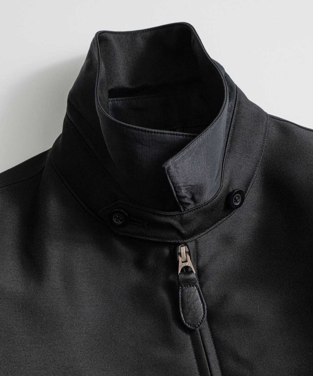 비헤비어(BEHEAVYER) SILK WOOL ZIP BLOUSON satin black
