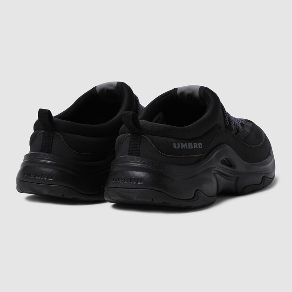 엄브로(UMBRO) TERRAD MULE (테라드 뮬) 블랙 UR423EMUO7