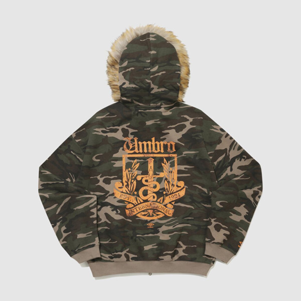 엄브로(UMBRO) [NCT WISH 시온 PICK] DISTRICT11 퍼 트리밍 후드집업 카모 UR321CFT98