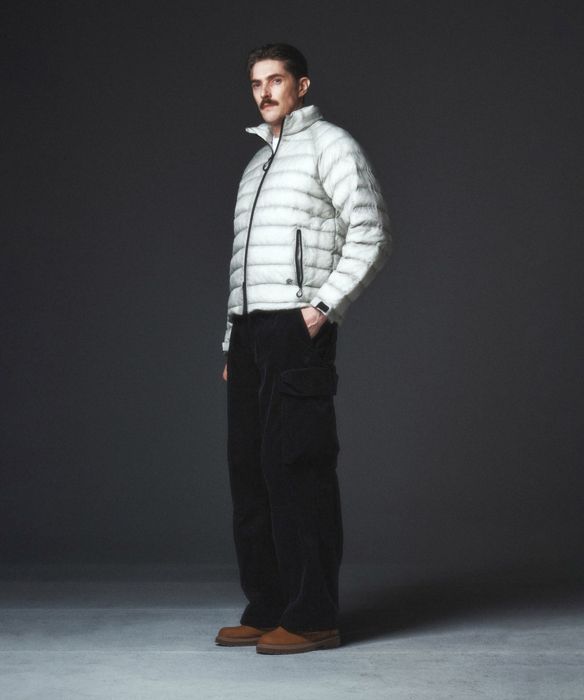 칼라파타르(KALAPATTHAR) AIR PADDED STAND COLLAR JACKET - SAGE