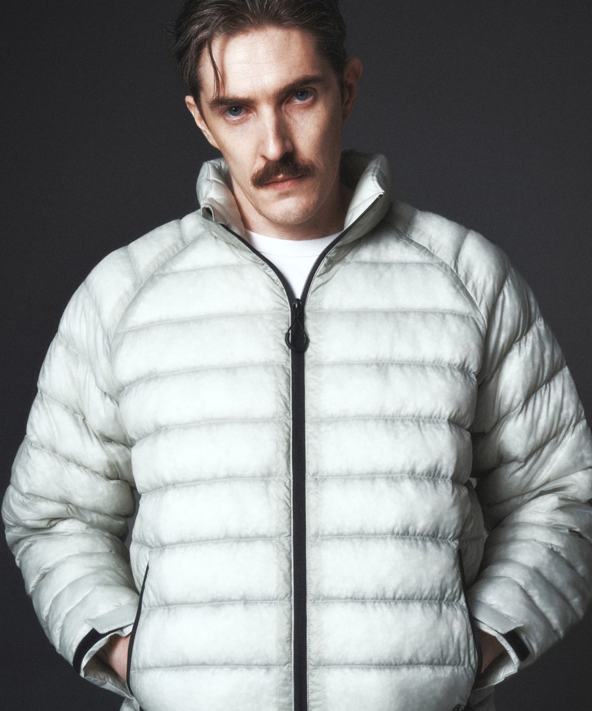 칼라파타르(KALAPATTHAR) AIR PADDED STAND COLLAR JACKET - SAGE