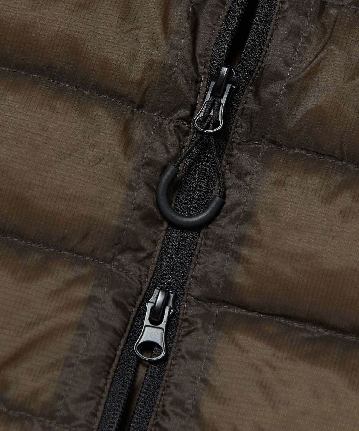 칼라파타르(KALAPATTHAR) AIR PADDED STAND COLLAR JACKET - TAUPE