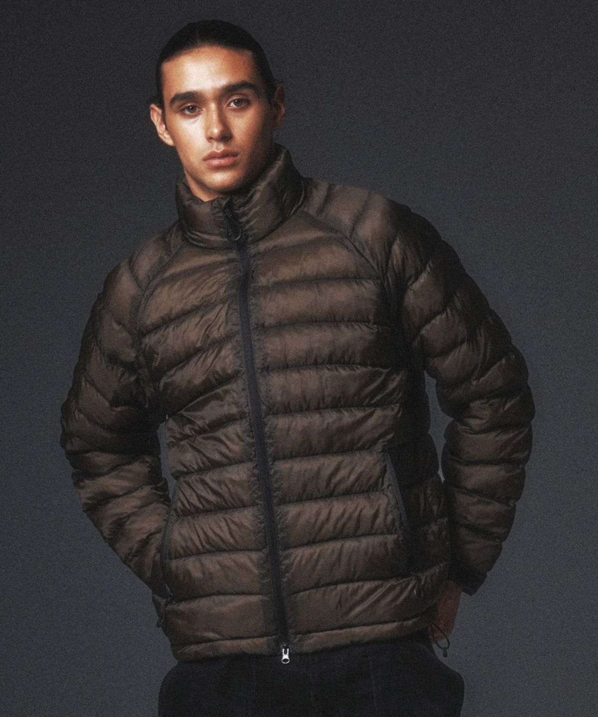 칼라파타르(KALAPATTHAR) AIR PADDED STAND COLLAR JACKET - TAUPE