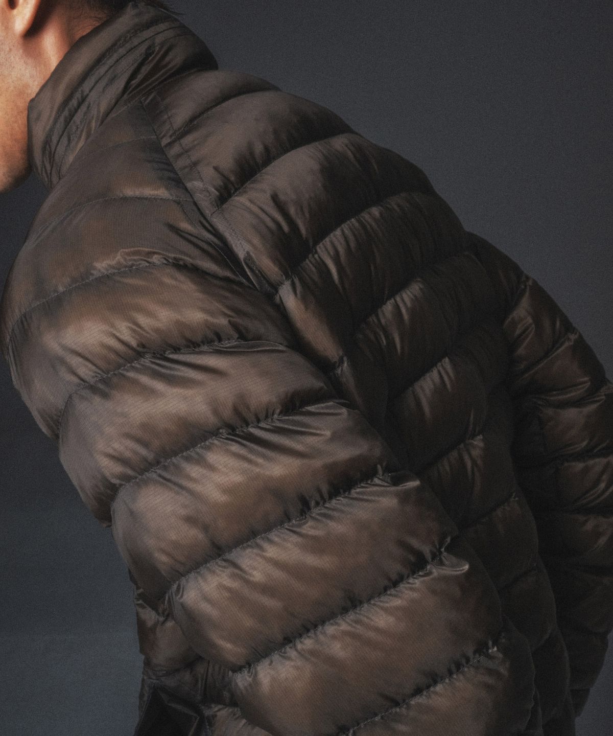 칼라파타르(KALAPATTHAR) AIR PADDED STAND COLLAR JACKET - TAUPE