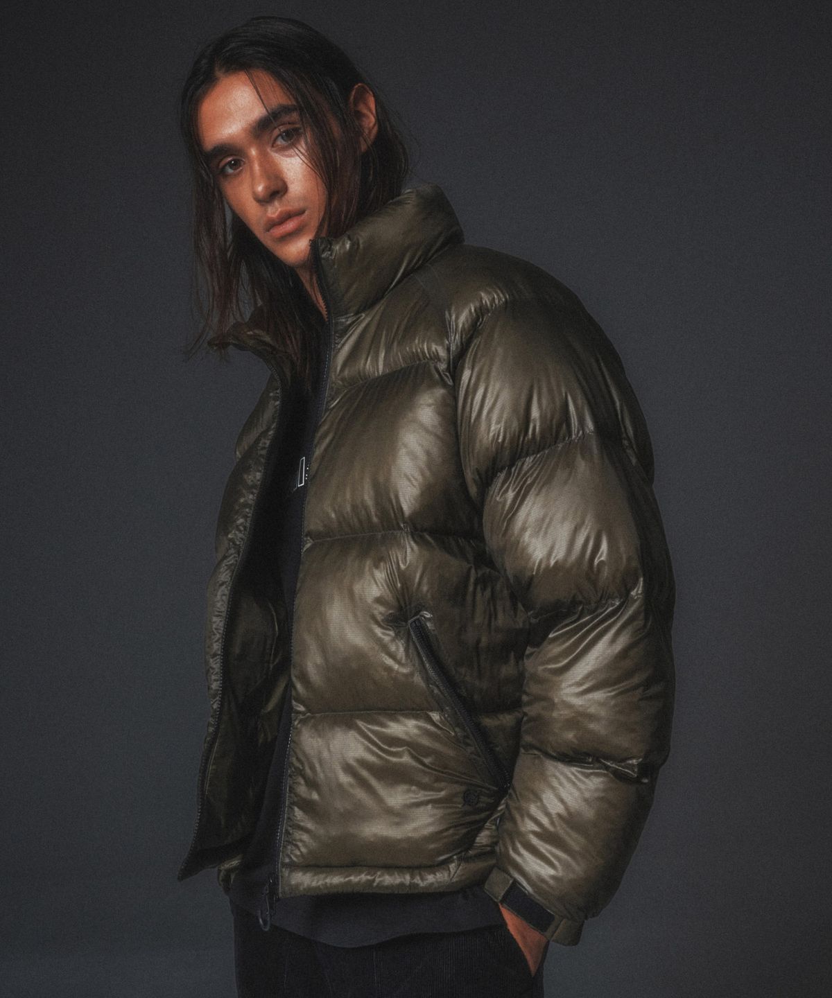 칼라파타르(KALAPATTHAR) AIR PUFFER STAND COLLAR JACKET - KHAKI