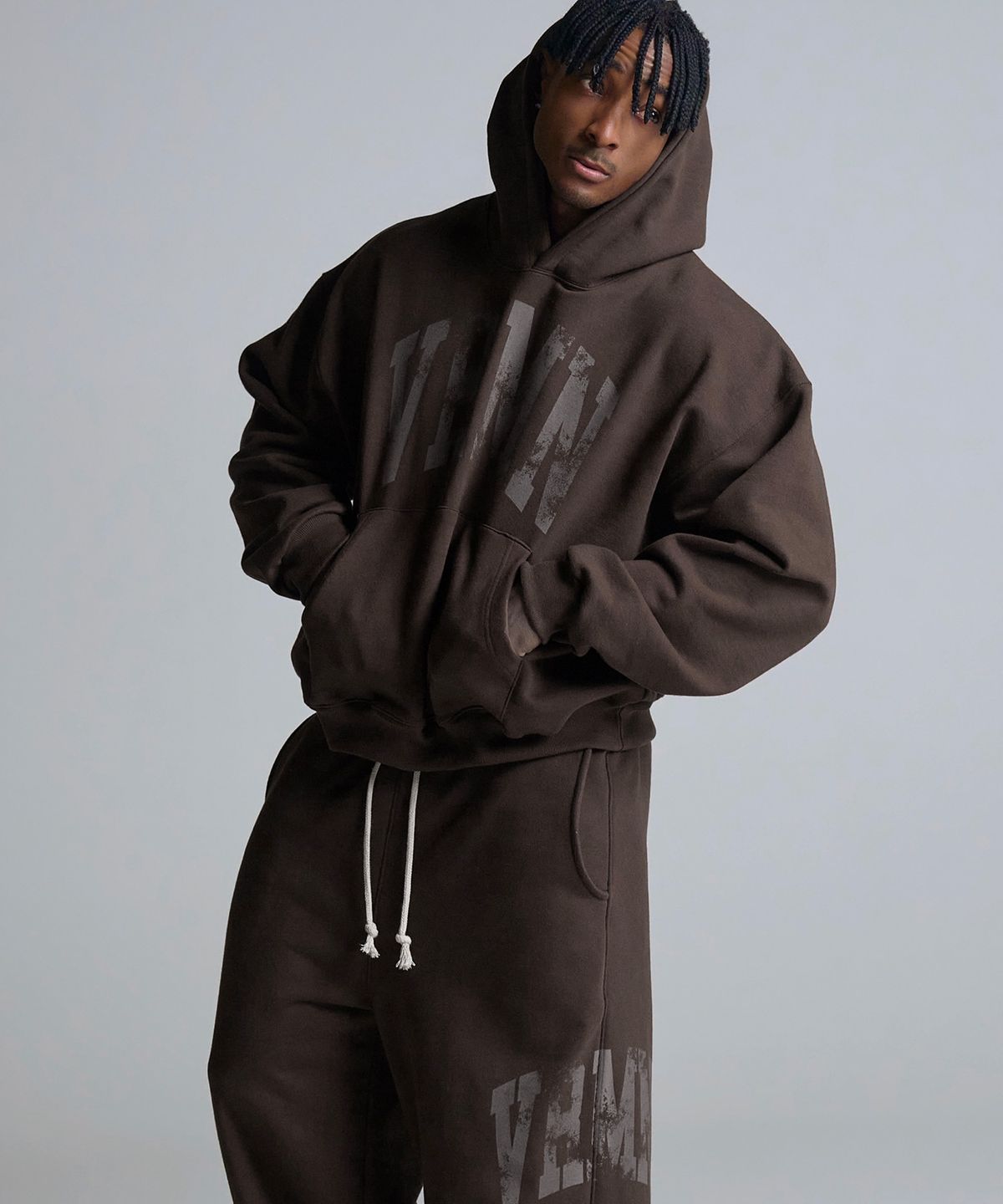 베르만 어패럴(VERMANN APPAREL) VRMN 오버핏 스웨트 후드 티셔츠 브라운