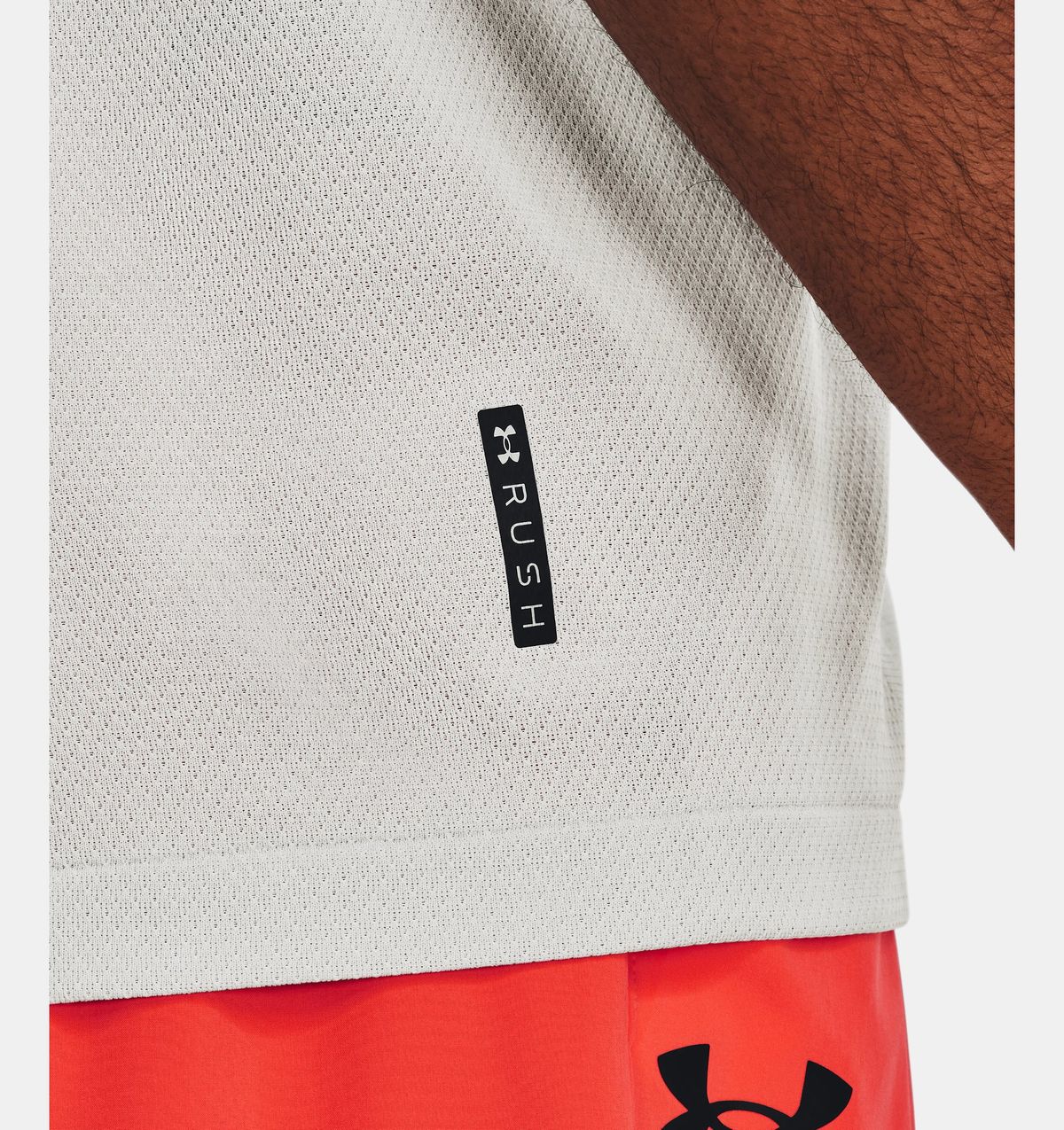 언더아머(UNDERARMOUR) 남성 UA RUSH 심리스 레거시 반팔 1376781-100