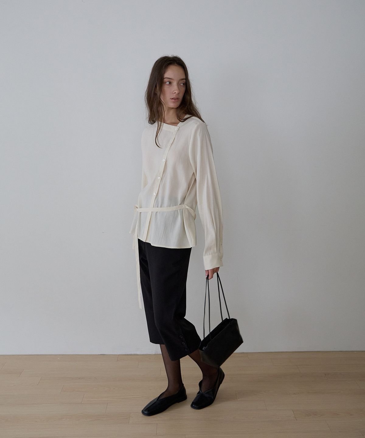 가더(GARDER) String Button Blouse (Beige)