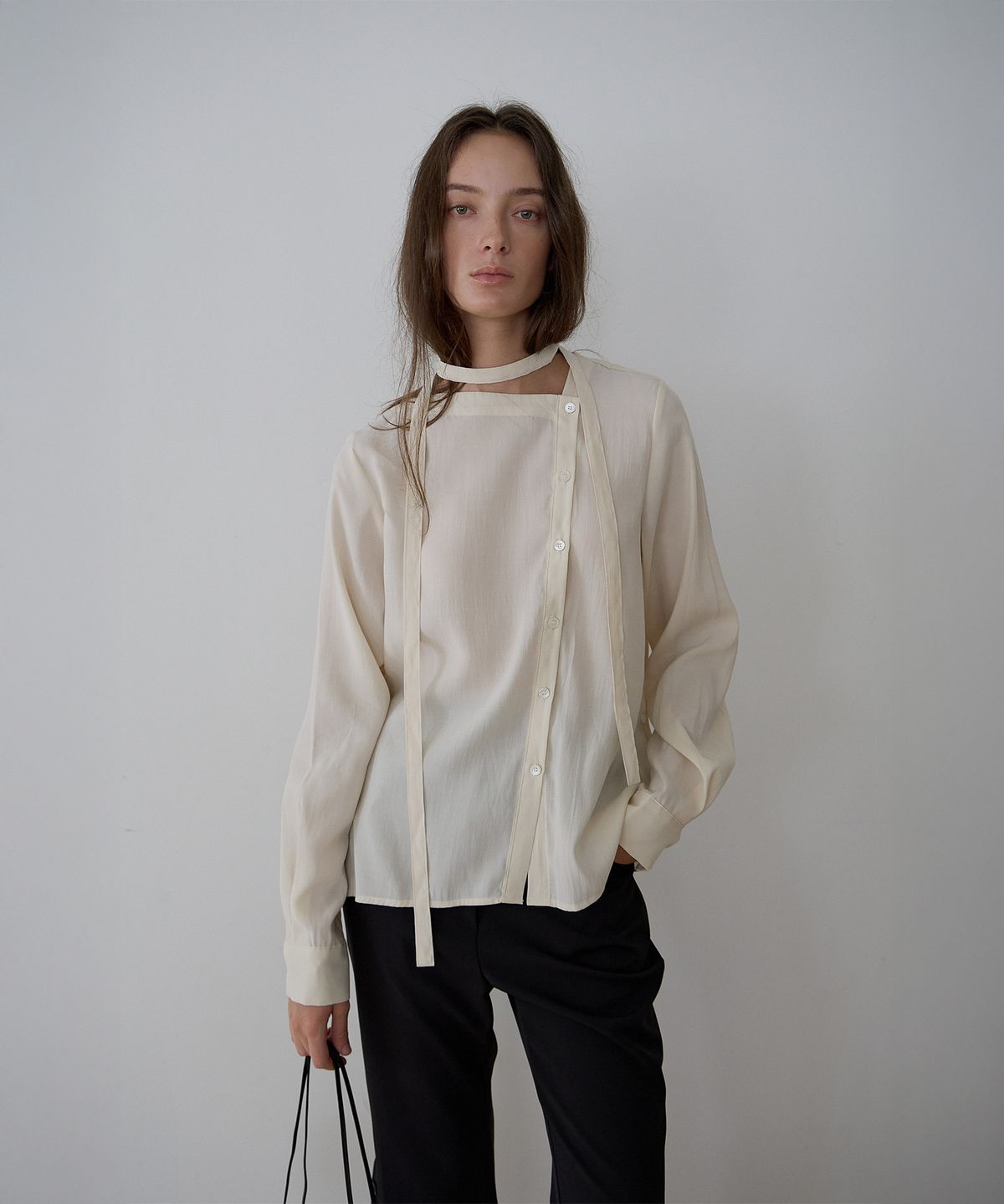 가더(GARDER) String Button Blouse (Beige)