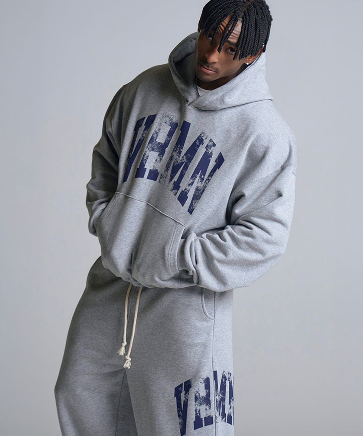 베르만 어패럴(VERMANN APPAREL) VRMN 오버핏 스웨트 후드 티셔츠 그레이