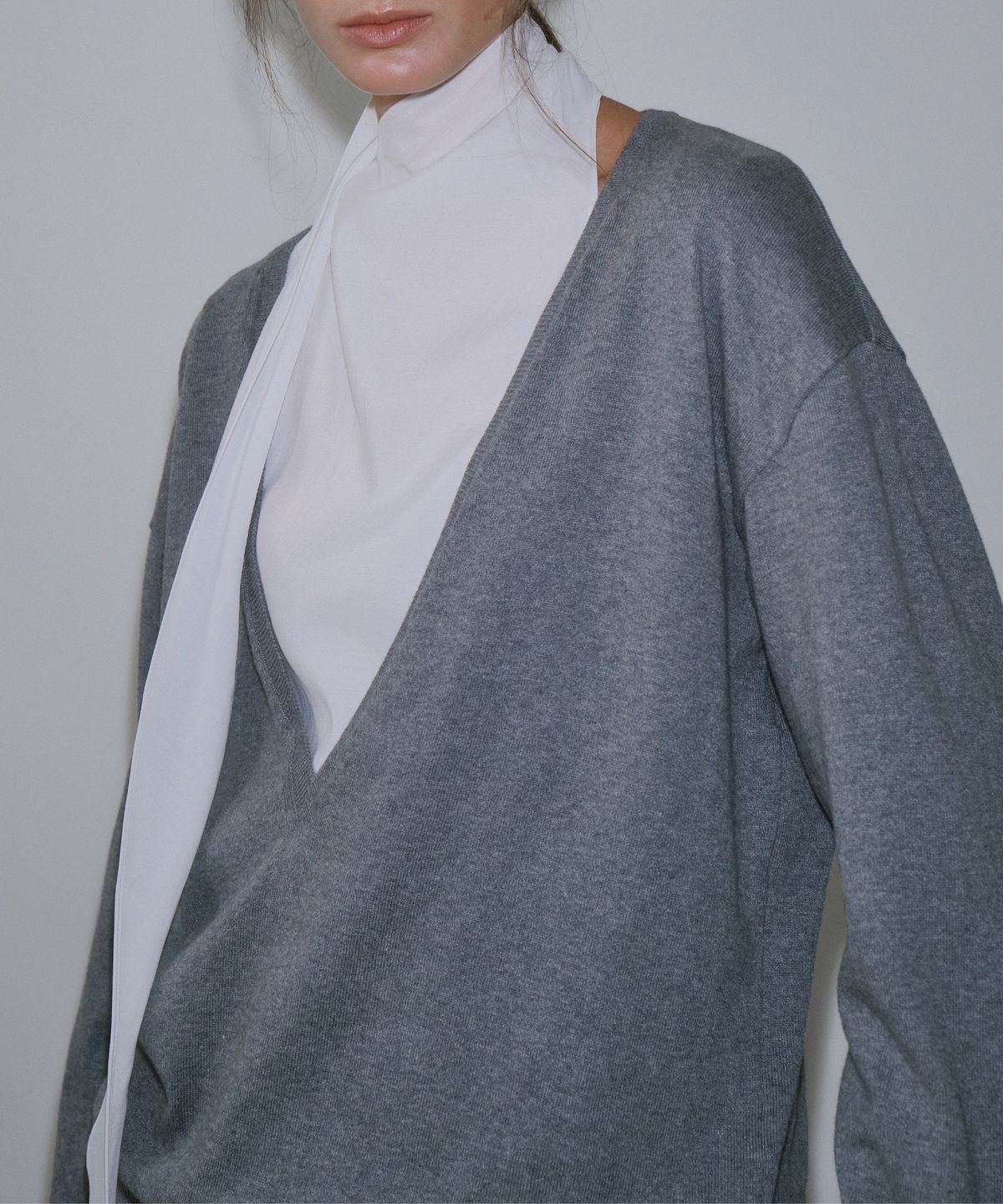 가더(GARDER) Awe Tie Blouse (Ivory)