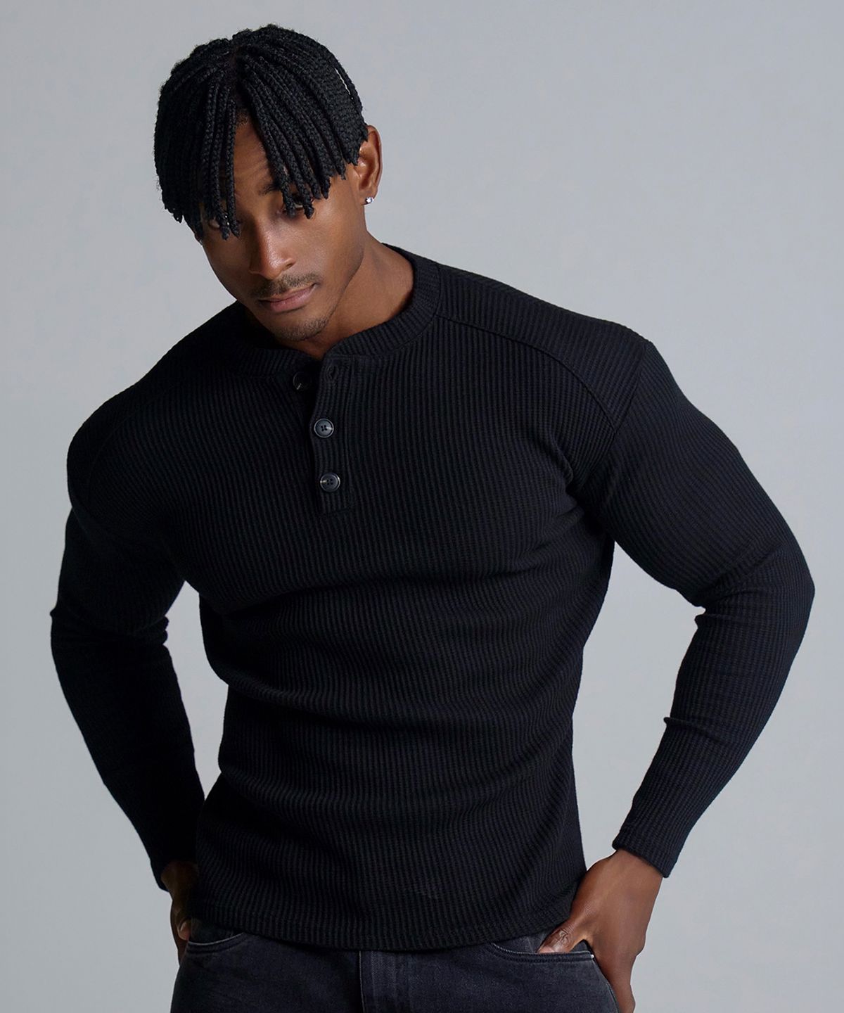 베르만 어패럴(VERMANN APPAREL) 와플 헨리넥 머슬핏 롱슬리브 블랙