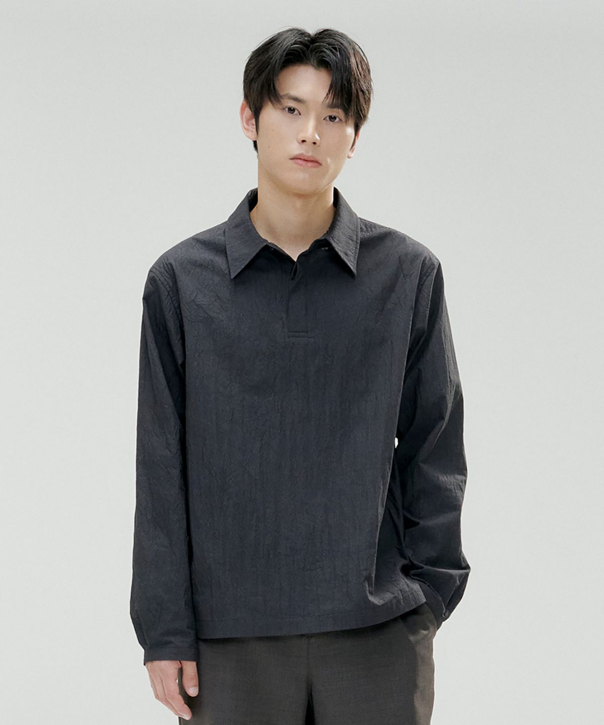 오아노(OANO) CREASE POPOVER SHIRT / BLACK
