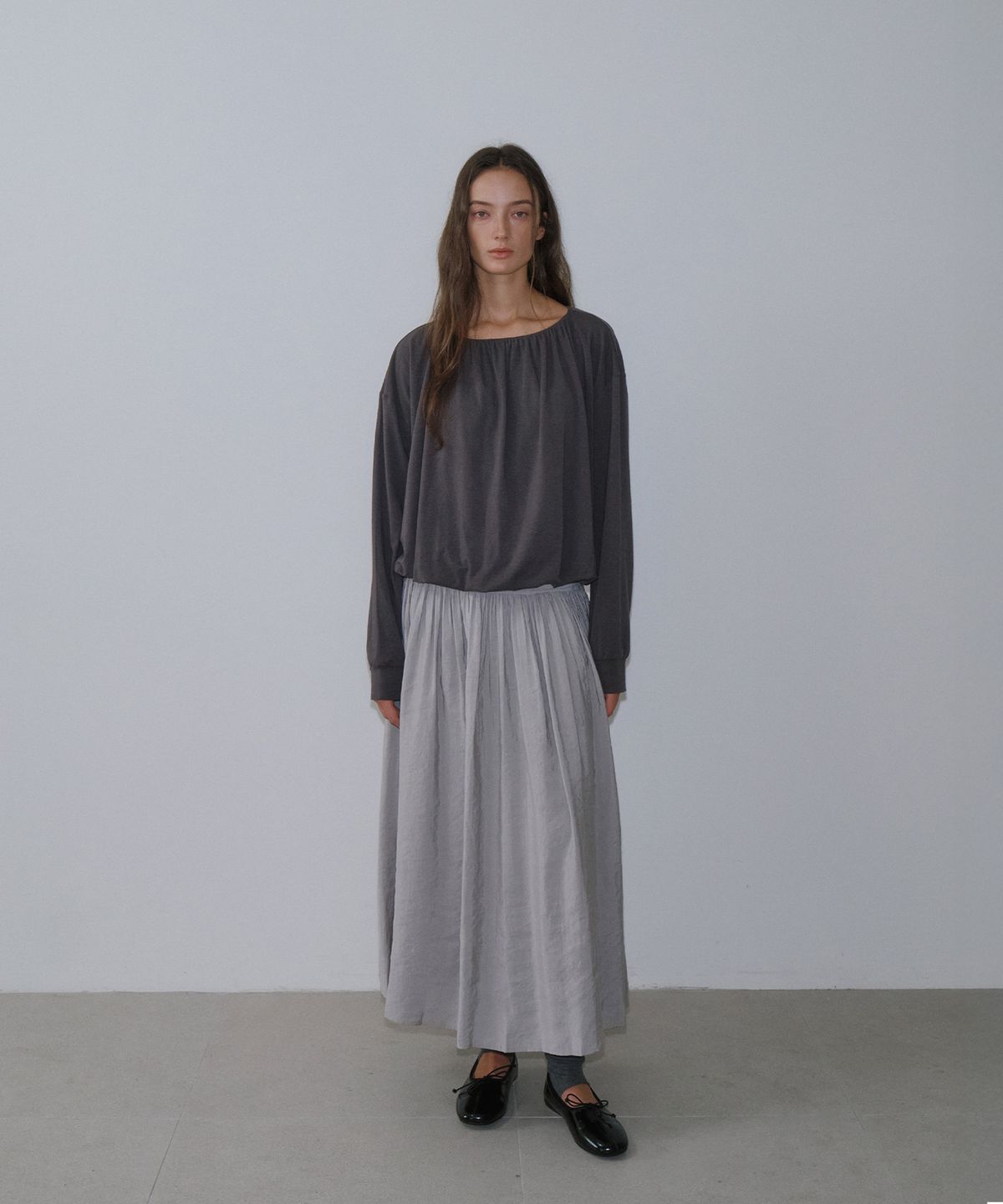 가더(GARDER) One Shoulder Top (Charcoal)