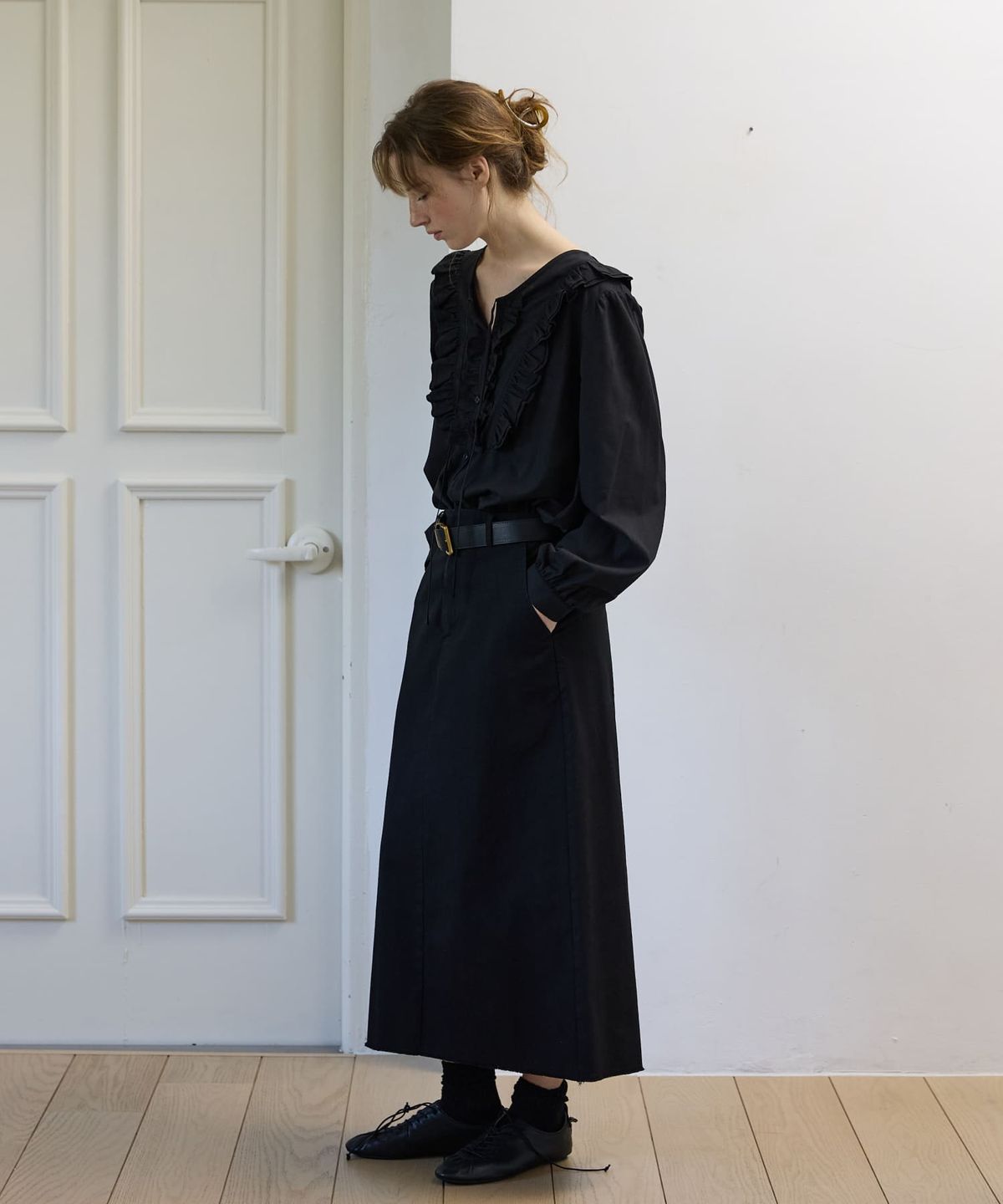 오픈도어스튜디오(OPENDOORSTUDIO) Belted H-Line Long Skirt Black