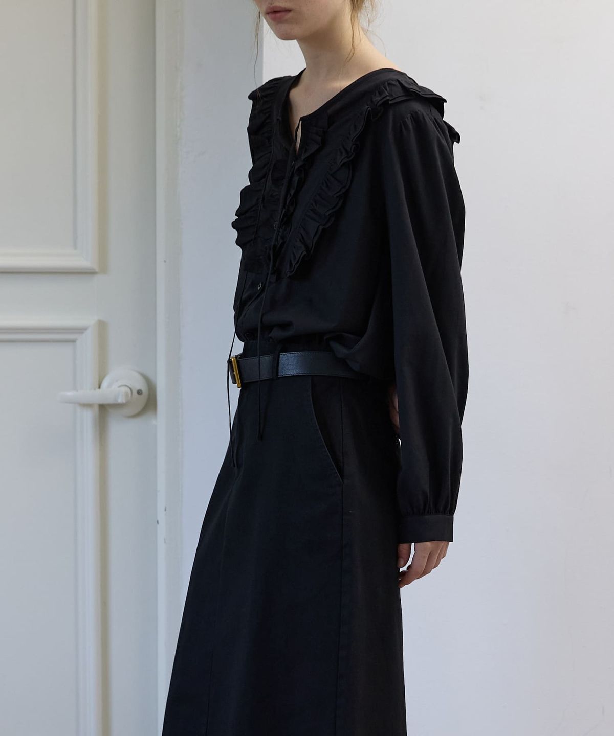 오픈도어스튜디오(OPENDOORSTUDIO) Belted H-Line Long Skirt Black
