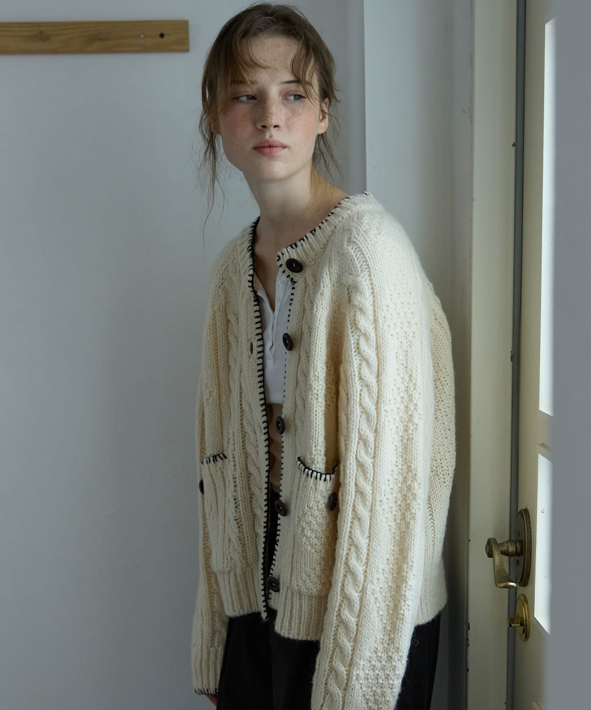오픈도어스튜디오(OPENDOORSTUDIO) Whipstitch Cable Cardigan Ivory
