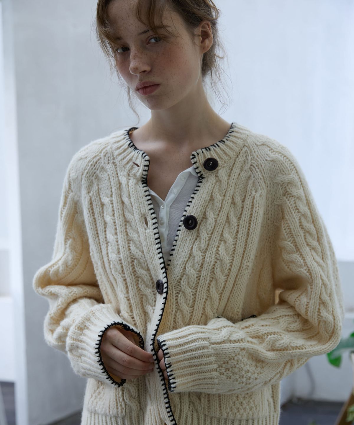 오픈도어스튜디오(OPENDOORSTUDIO) Whipstitch Cable Cardigan Ivory