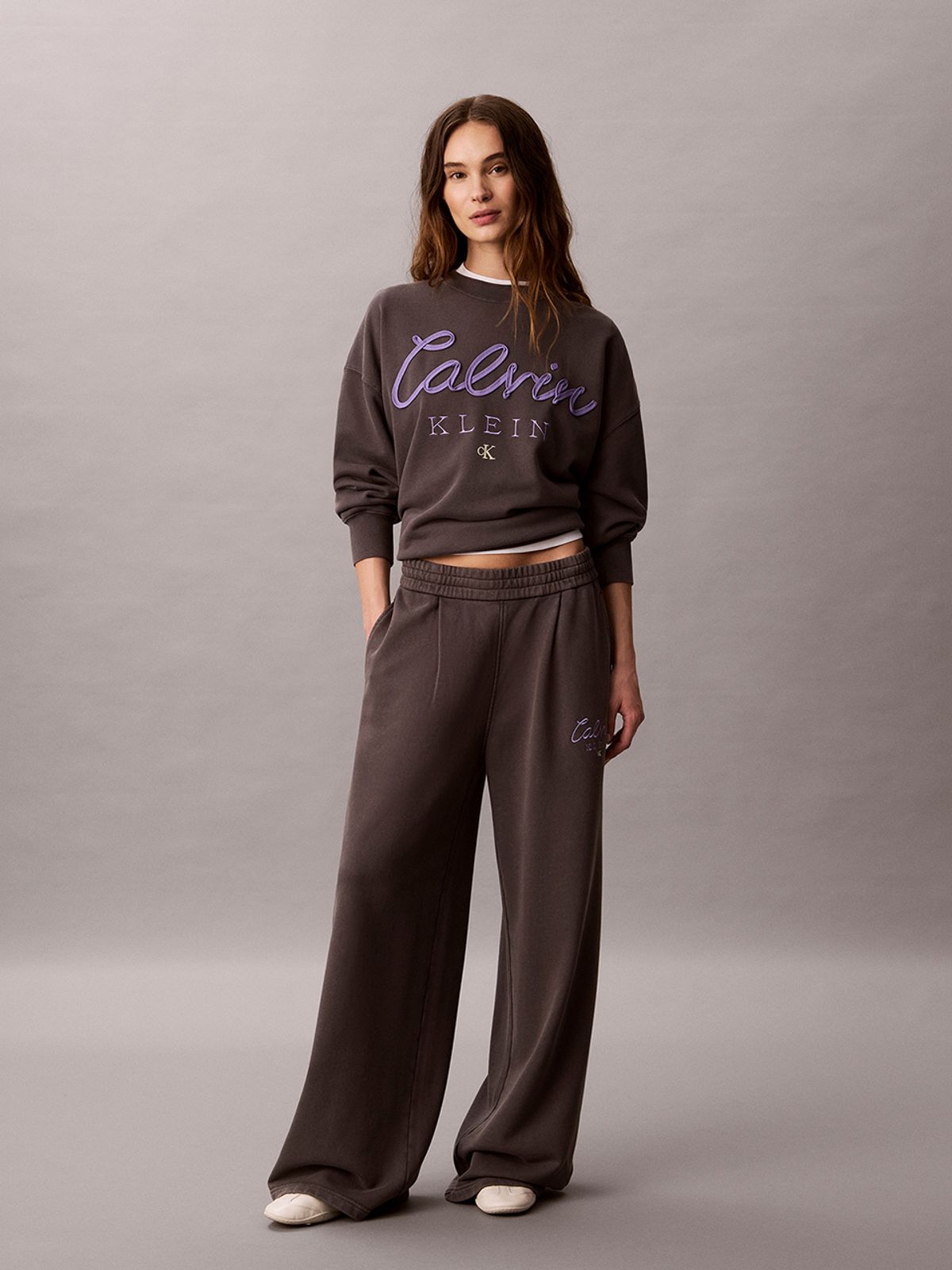 캘빈클라인 진(CALVIN KLEIN JEANS) 여성 레터링 로고 스웻팬츠 A47H457G QGE