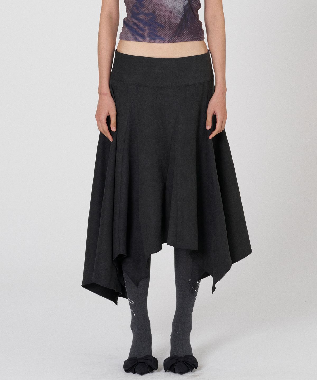 떨스티클럽(THIRSTYCLUB) Smooth black unbalance skirt