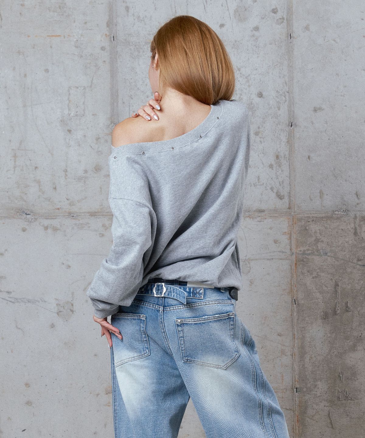 디오스피스(DAUSPICE) (DUC) Vintage Studded One-Shoulder Sweatshirt Grey