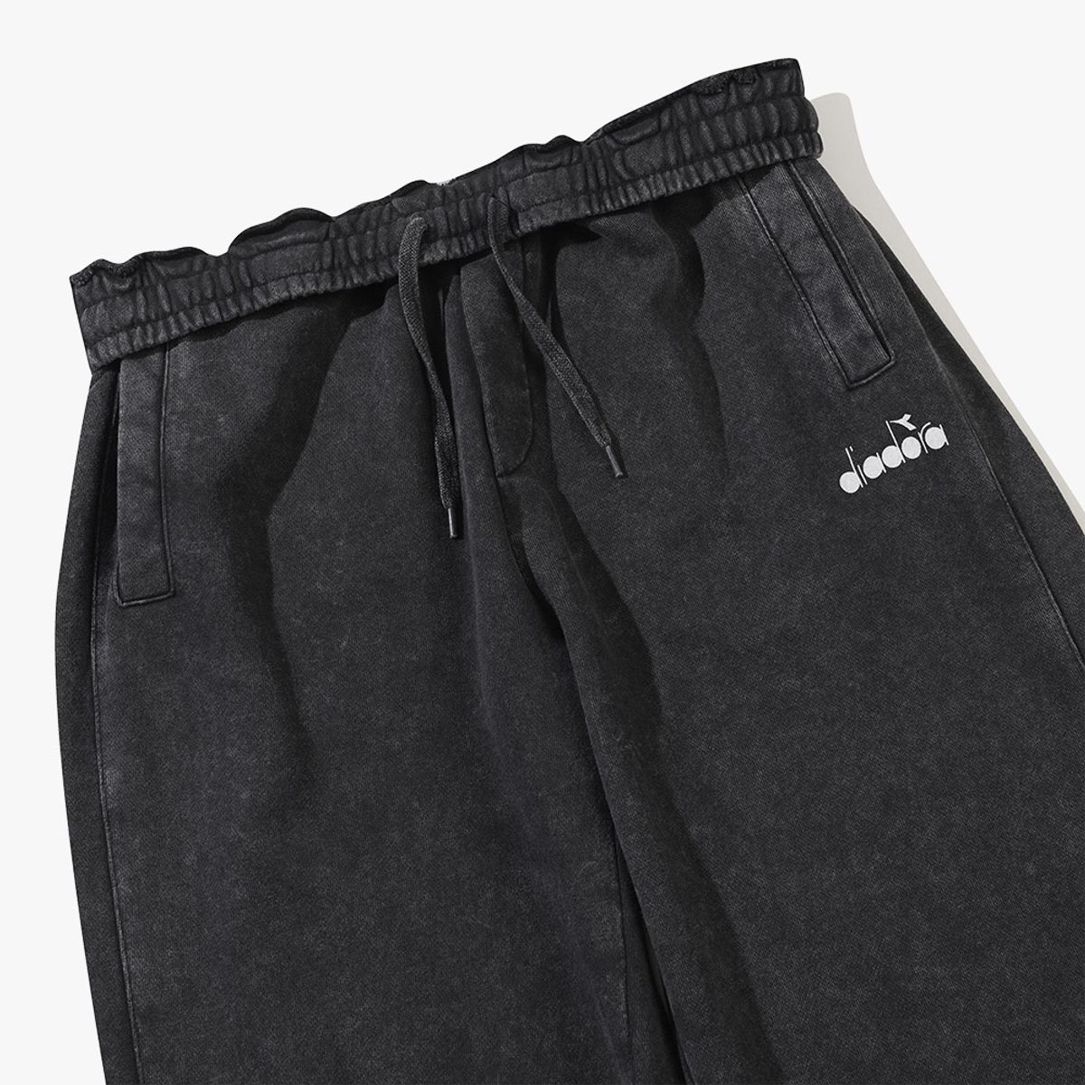디아도라(diadora) 피그먼트 워싱 스웻팬츠 BLACK
