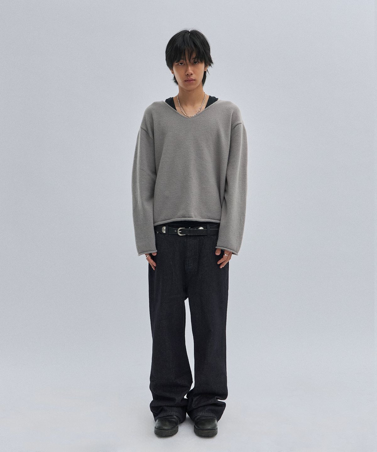 스웨이드(SUADE) V NECK ROLLED KNIT [GRAY]