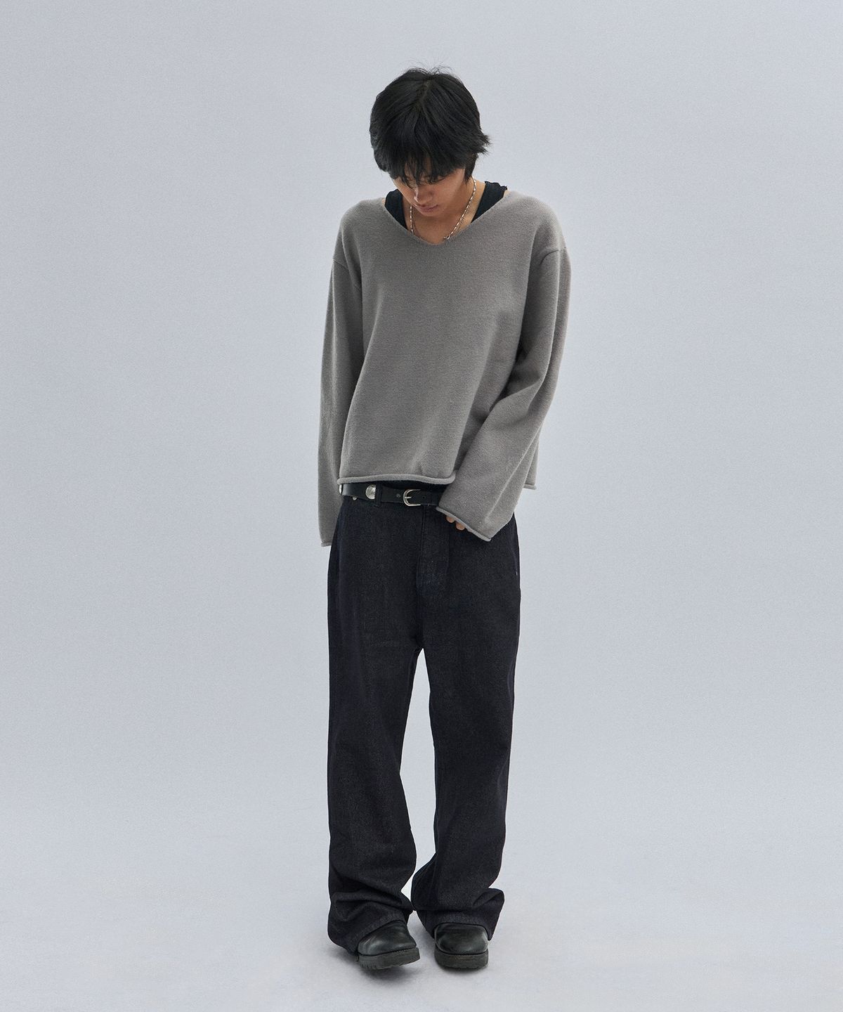 스웨이드(SUADE) V NECK ROLLED KNIT [GRAY]