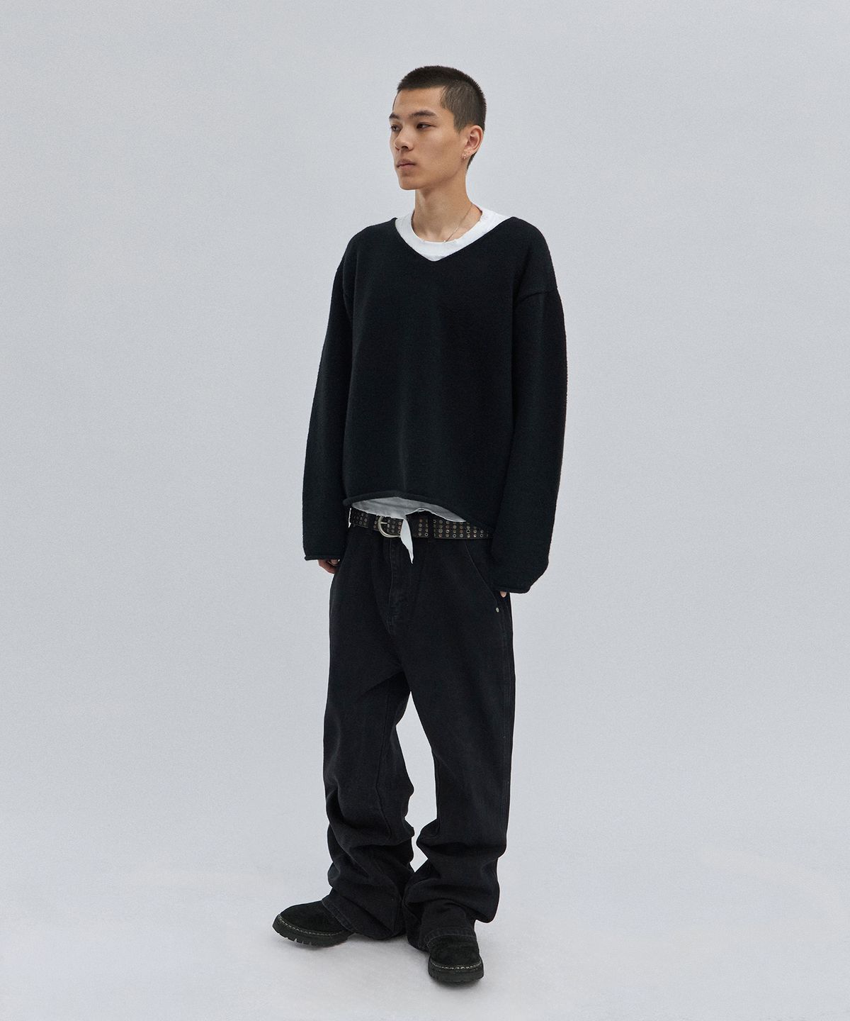 스웨이드(SUADE) V NECK ROLLED KNIT [BLACK]