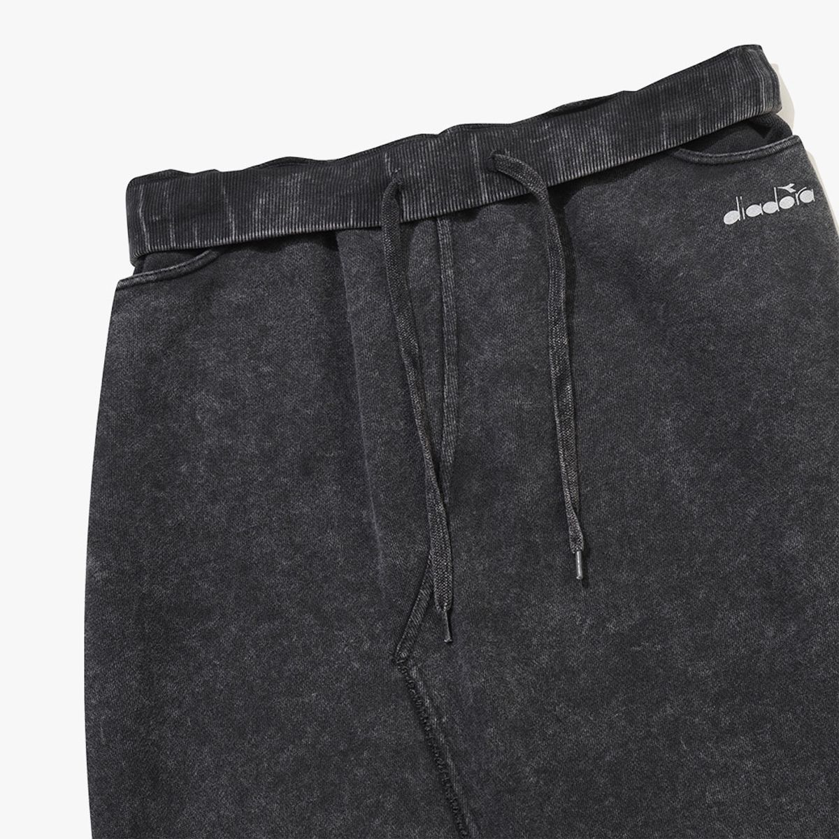 디아도라(diadora) 피그먼트 워싱 스웻 스커트 BLACK