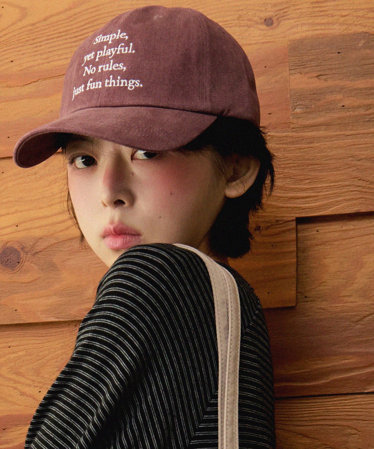 마우그(MAUG) 헤일로 레터링 볼캡 브릭