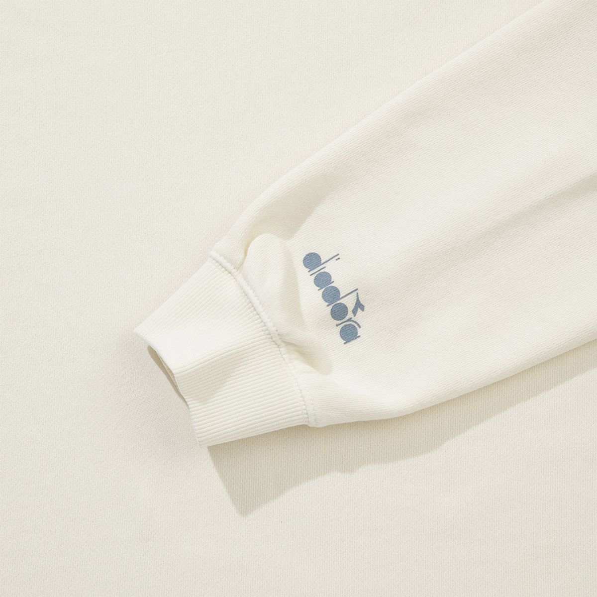 디아도라(diadora) 피그먼트 워싱 맨투맨 IVORY