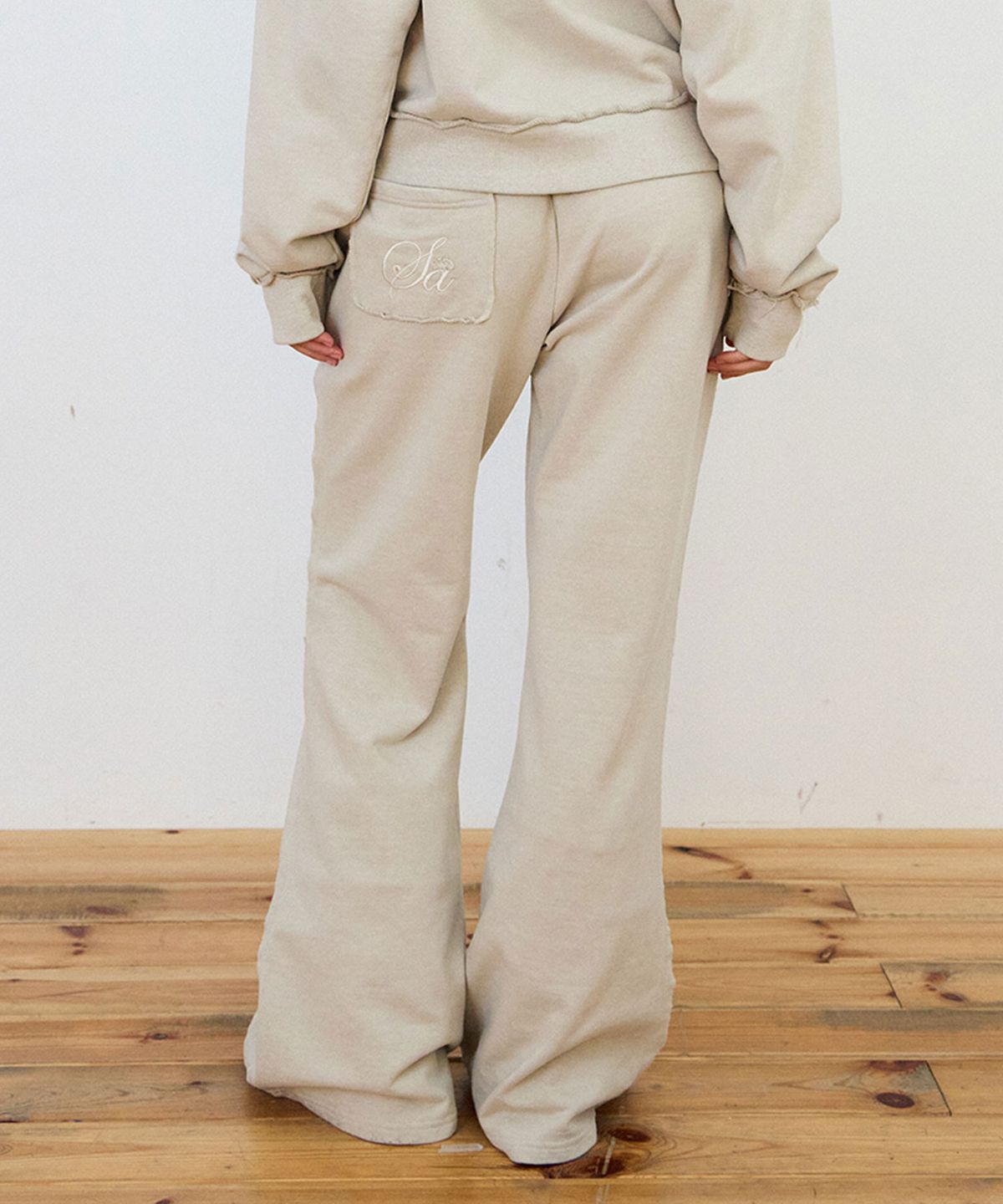 샌드뮤지엄(SAND MUSEUM) WASHED CUT OFF SWEAT PANTS [Oatmeal]