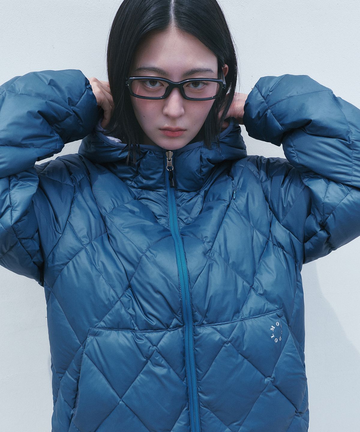 몽돌(MONGDOL) 리버시블 덕 다운 다이아 퀼팅 경량 패딩 블루 MDJP028BLUE