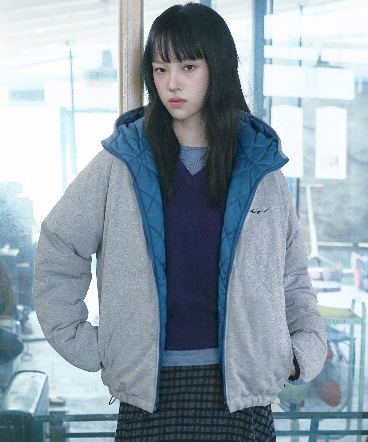 몽돌(MONGDOL) 리버시블 덕 다운 다이아 퀼팅 경량 패딩 블루 MDJP028BLUE