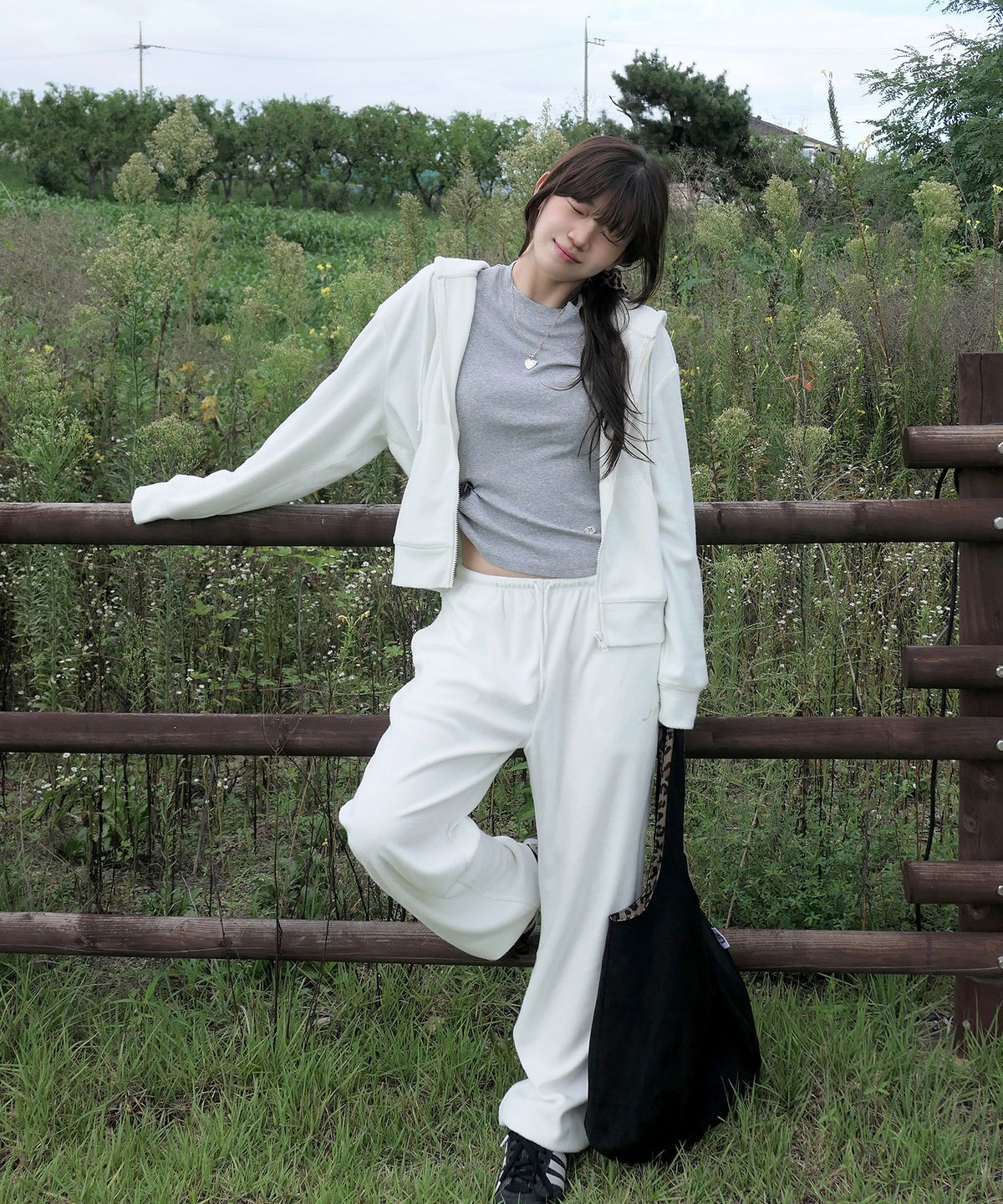 몽돌(MONGDOL) 소프트 에센셜 밴딩 조거 팬츠 아이보리 MDPT090IVORY