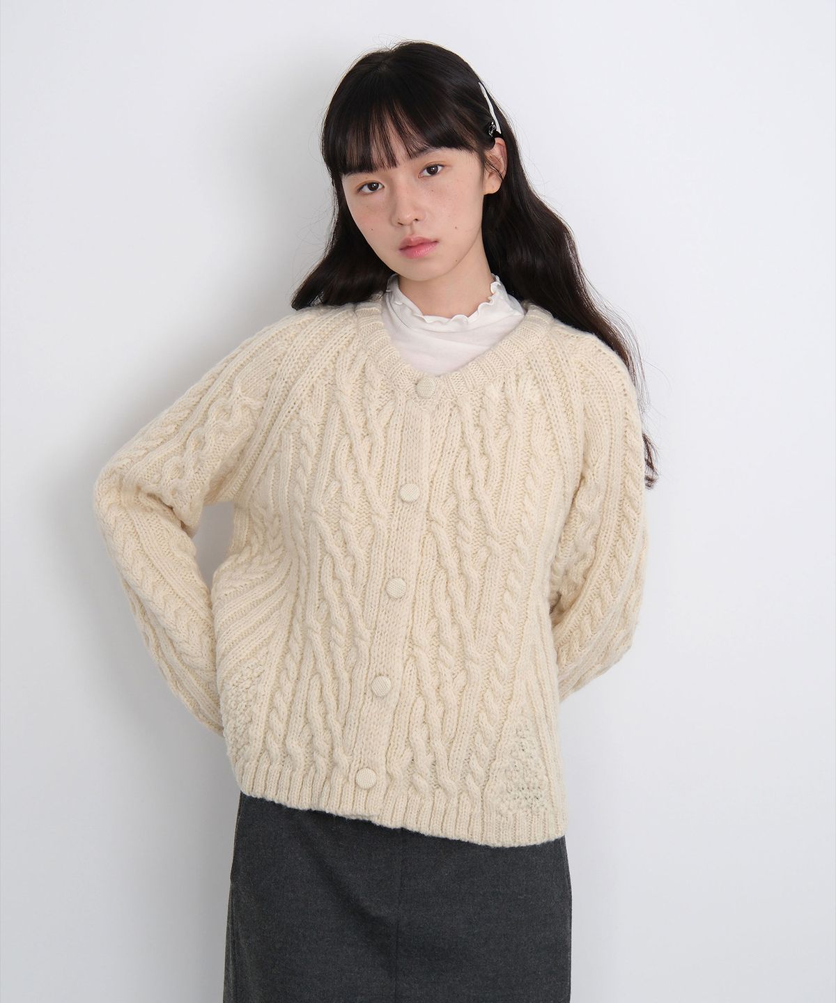 모의(MOUI) Flare cable knit cardigan (CREAM)