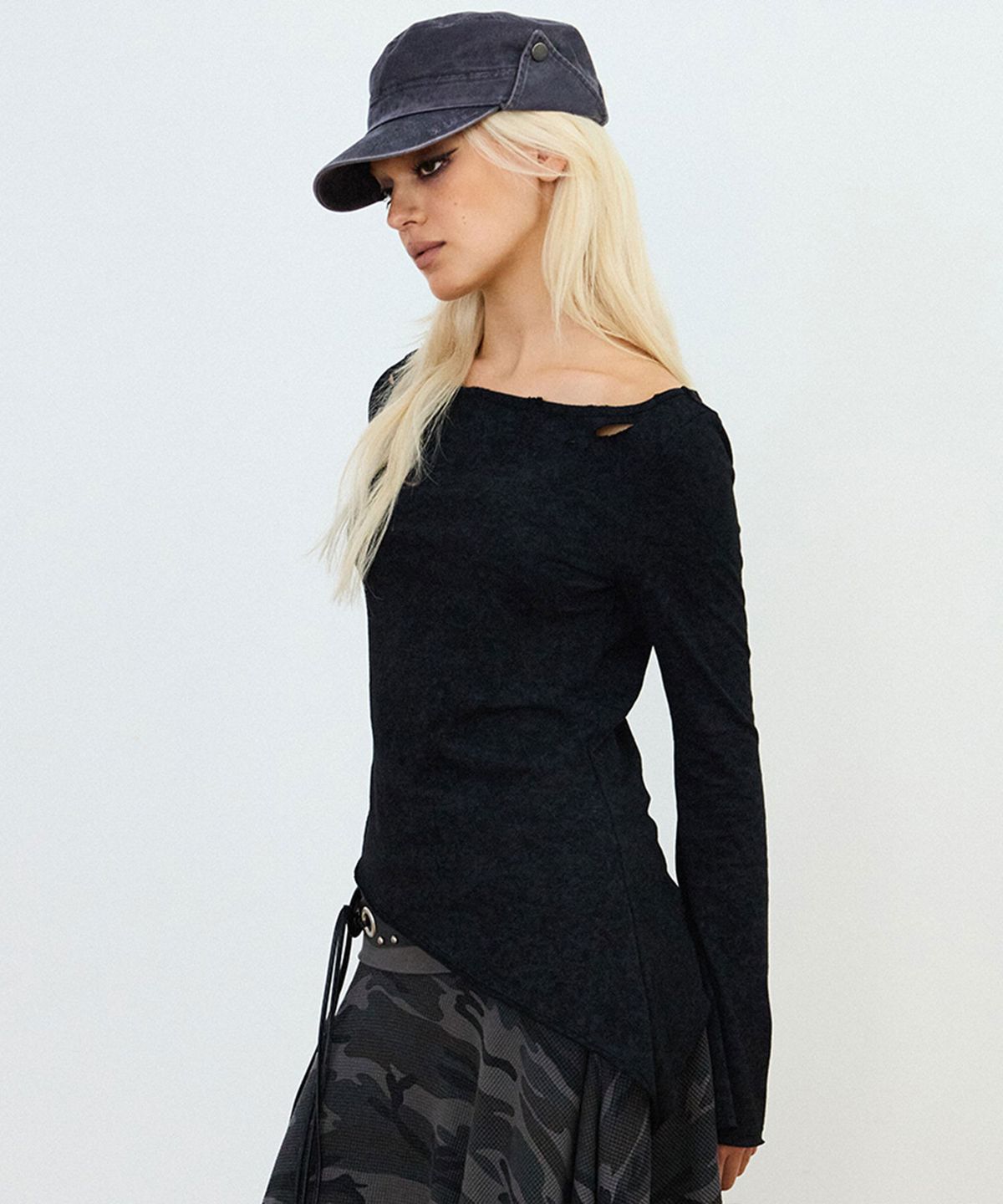 샌드뮤지엄(SAND MUSEUM) DAMAGED BOAT NECK TEE [Black]