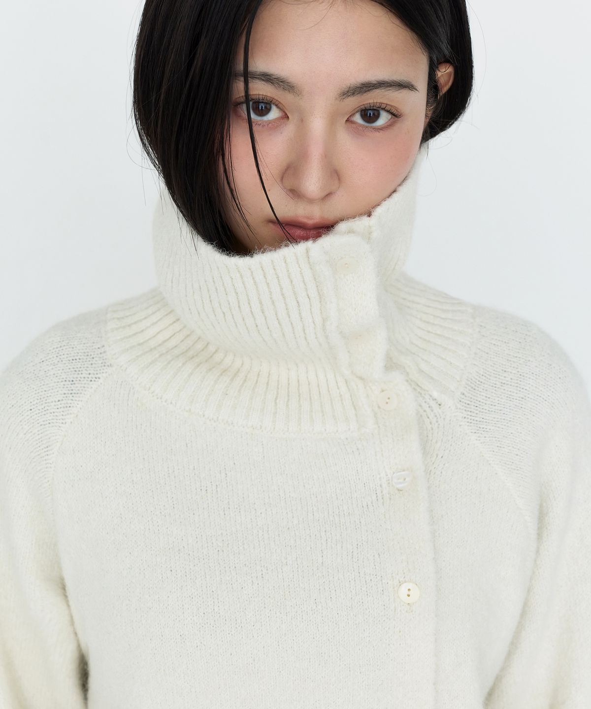 몽돌(MONGDOL) 언발란스 카라 니트 가디건 아이보리 MDKT137IVORY