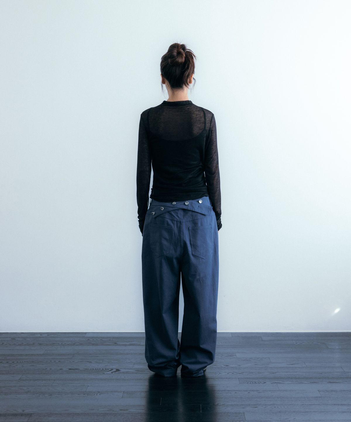 이요우아(IYOWUAH) Back Belt Wide Cotton Pants, Navy