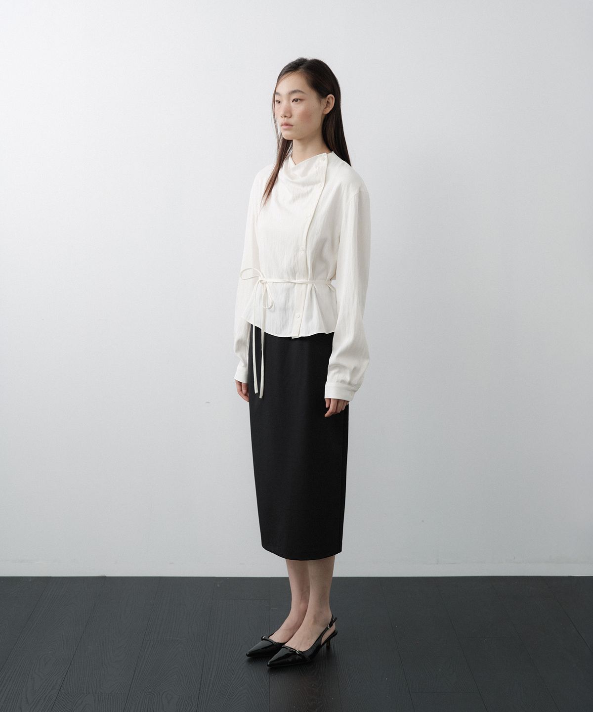 루시르주(LUCIR ZU) Cowl Neck Button Blouse (Cream)