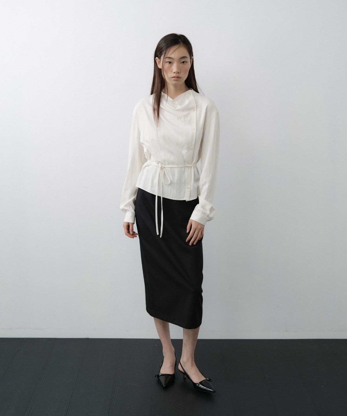 루시르주(LUCIR ZU) Cowl Neck Button Blouse (Cream)