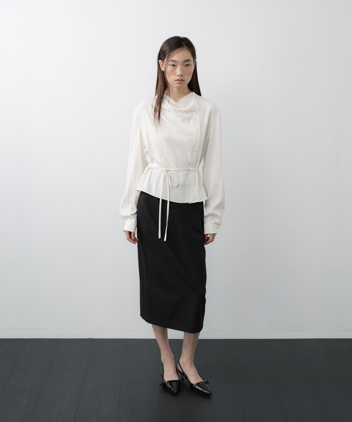 루시르주(LUCIR ZU) Cowl Neck Button Blouse (Cream)