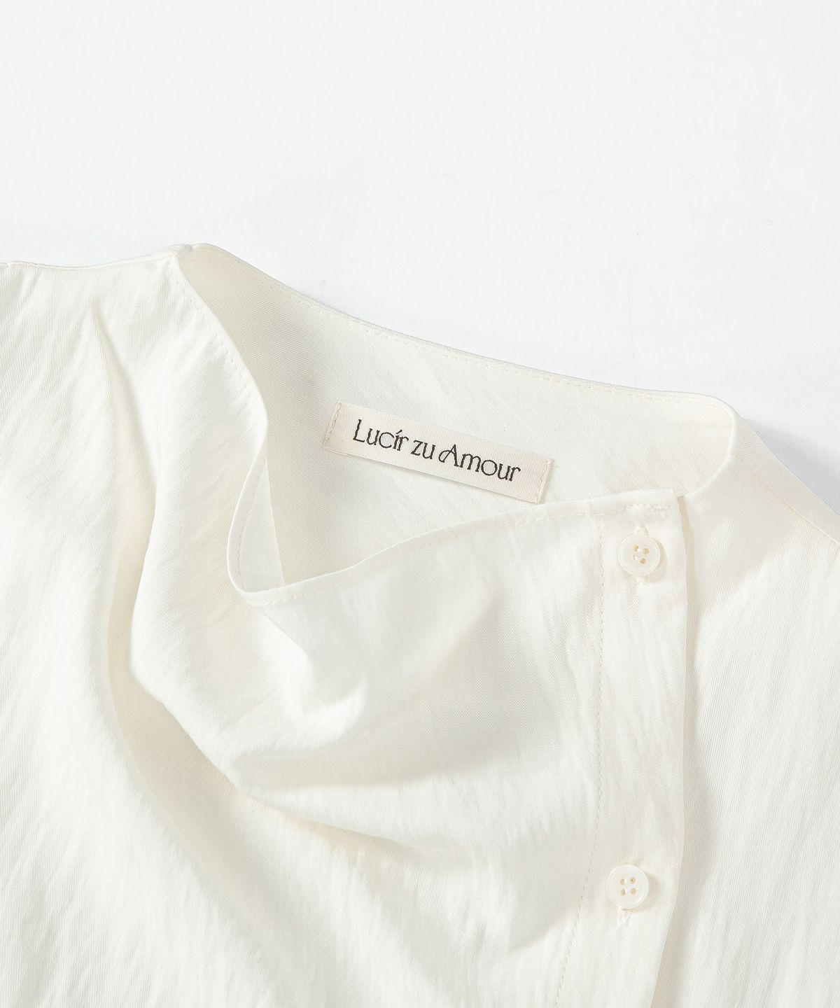 루시르주(LUCIR ZU) Cowl Neck Button Blouse (Cream)