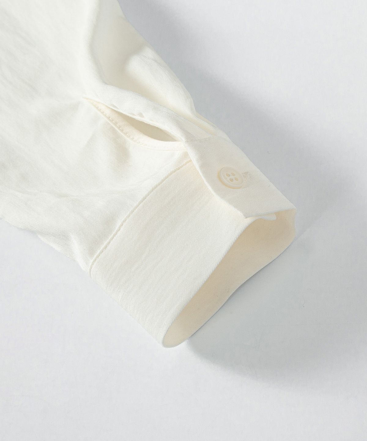 루시르주(LUCIR ZU) Cowl Neck Button Blouse (Cream)